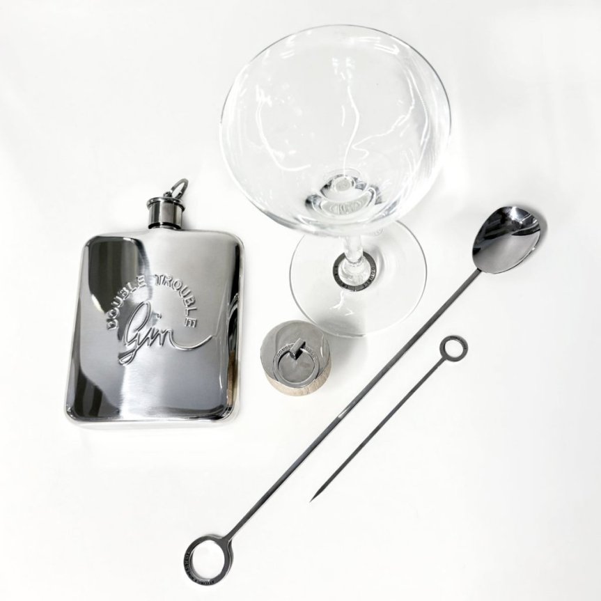 Flaskeprop til "Double Trouble" Gin flaske - design af Efva Attling