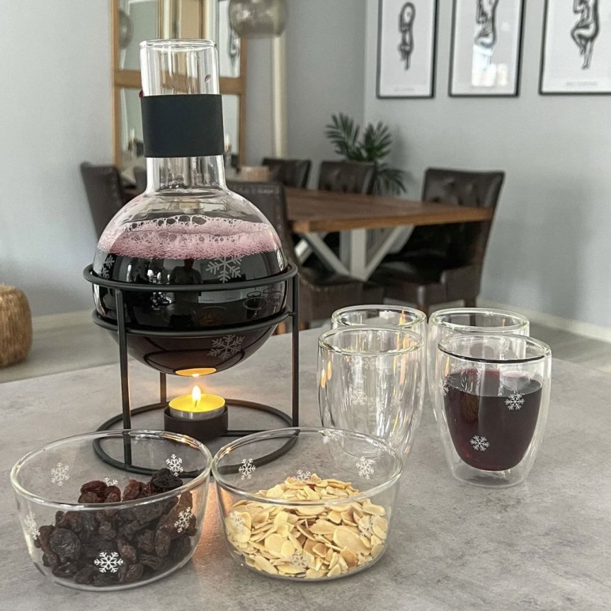 Snöstjärna Gløggkaraffel 1,3 liter med et sort smedestativ